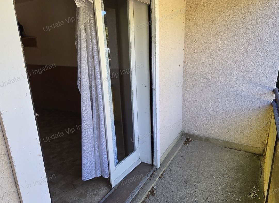 1081