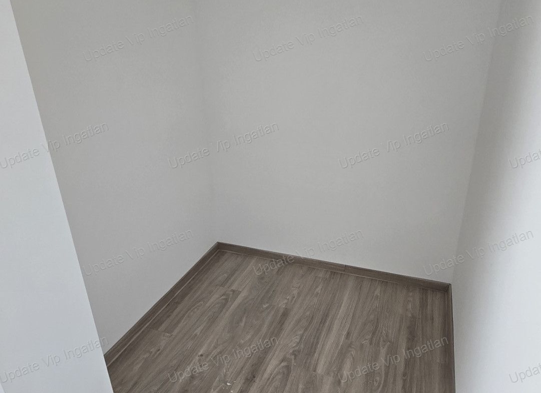 1081